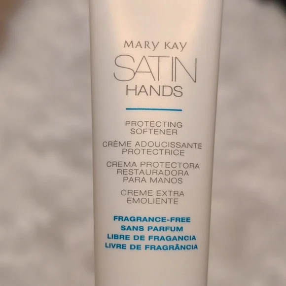 Mary Kay Satin Hands Trio - Picture 7 of 10
